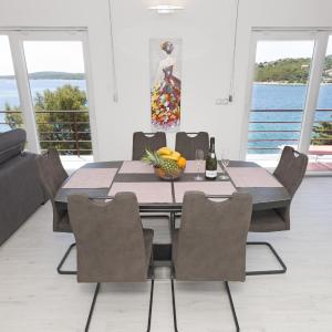 Rozali Tisno Apartments