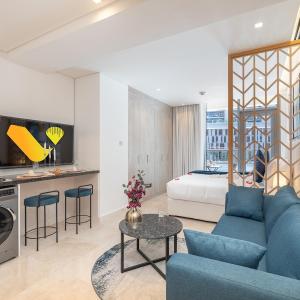 VOGUE The Sterling by OMNIYAT Dubai With Balcony Stay Near Burj Khalifa and Dubai Mall