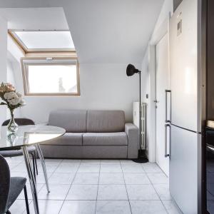 Cozy one bedroom apt close 2 public transportation