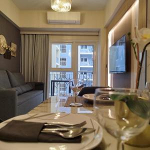 Savvy Suites Combined 5BR near Okada