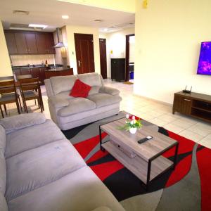 DRUVYA HOLIDAY HOMES, Bld DG022, Street No,2 Discovery Gardens, Close to The Gardens Metro 3 minutes walkable
