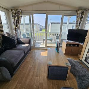 Donna 2 bed rhyl robin hood