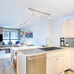 One block walk to gondola, ski lockers downstairs, River Trail close by!