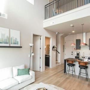 Chic 2BR Apt with Loft in East Nash Sleeps 6
