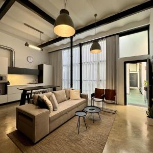06 Alameda Luxury