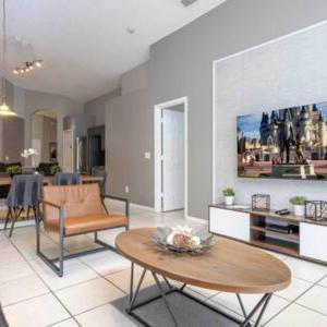 Amazing 5 BR wgame room minutes from Disney