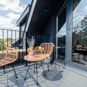 Superb Top Floor 1-Bedroom Flat With Charming Two Balconies