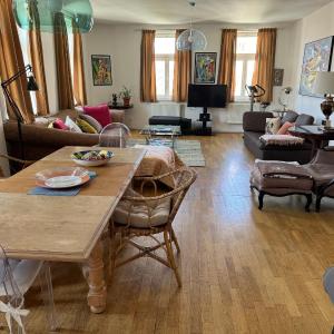 Live at home in a popular large Prague apartment