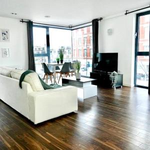 Elegant 2 Bed Flat in East London
