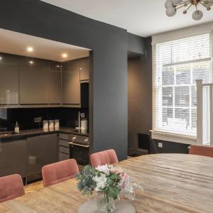 Luxury Home with Terrace in Central Bath Sleeps 10