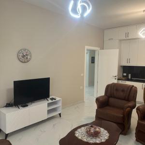 Roy Apartments III
