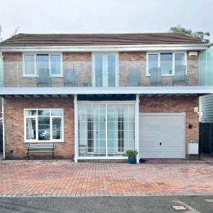 4 Bed Retreat with Balcony & Estuary views