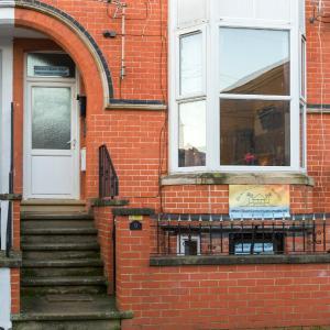 Pleasure beach apartment with garden