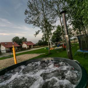 Ostoja Lemany - domki na Kaszubach, sauna, balia-jacuzzi, plac zabaw, tyrolka , dwa boiska, miejsce na ognisko, grill gazowy