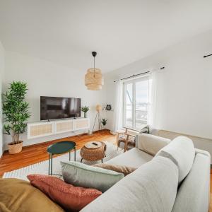 Rooftop City View Haven Apartment