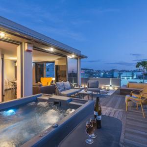 Acropolis View Luxe Penthouse with Outdoor Terrace HotTub