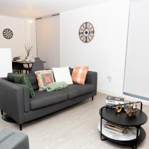 OBI'S House&Suites - Luxury 2bed Duplex Apartment With Balcony
