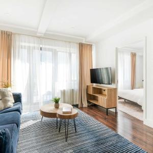 809-4A Columbus Circle New BLDG 1BR W D