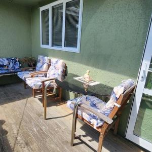 Guest Suite with private entry own kitchen and bathroom