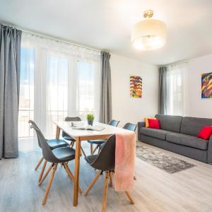 Sunlit Heaven 2-BDR Apartments
