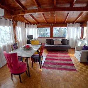 SUNNY APARTMENT NORTHERN ATHENS