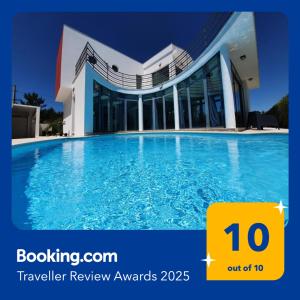 Modern Villa with Private Pool Near Parque da Arrabida, Palmela