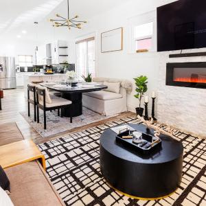 Lux Newly Remodeled DT, Patio, Fully Stocked 5Bd, 3Ba