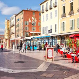 Proche du Cours Saleya et de la plage, dans le vieux Nice, spacieux et climatisé