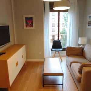 Airport Madrid Plenilunio suites beige