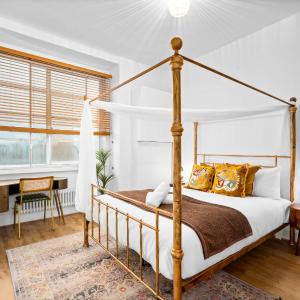 Stylish Two-Bedroom Apartment with Balcony & Parking 9NC