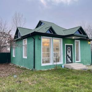 Cozy Green House in Qabala