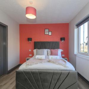 Pass the Keys Love Blooms in Lower Wortley - Couples Hideout with a Shared Kitchen