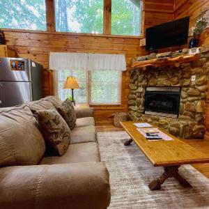 1BR w pool table-hottub-1free ticket to Dollywood