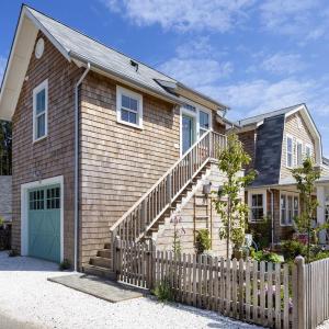 High Tide Green Grass by Seabrook Hospitality