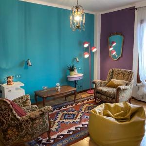 SpazioViola appartamento intimo boho style uno spazio magico per l'energia che si respira in un palazzo della vecchia Bologna Qui nulla è perfetto ma tutto racconta No Wi-Fi No aria condizionata