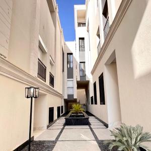 Modern B3 Apartment with AC Near Boulevard and Airport