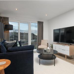 Spacious Modern 2 BR Old Trafford & Free Parking