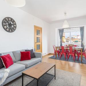 New, Stylish Quiet & Next To Metro