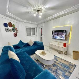 Seaside Chic 2BR Apt in Malabata