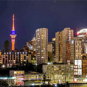 Parnell Haven 2BRM Apartment with Deck, Parking & City Views
