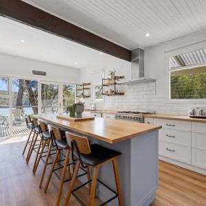 Paradise Retreat Lakehouse - Jamieson - Sleeps 10