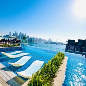 Infinity Pool Studio in Palm Jumeirah on Exclusive West Beach