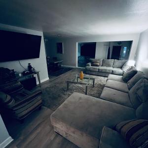 Luxury Urban Oasis!15 Min From Downtown Cleveland