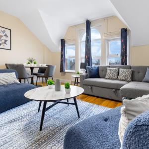 Lovely 4-BR Home In Leyton - Sleeps 14, Near Tube