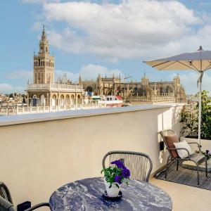 Querencia de Sevilla, Autograph Collection