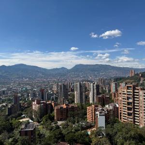 Gran loft cerca al tesoro y al lleras 121