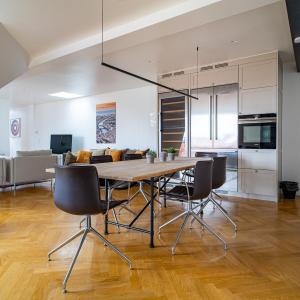 Central Penthouse with Panoramic Private Terrace