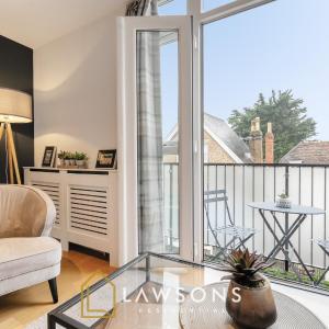 Urban Living by Lawsons with free parking