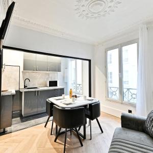 Modern apartment Paris Moulin Rouge