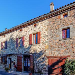Amazing Home In Chassiers With Wifi